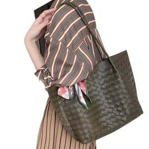 Sac à main tissé en cuir véritable de qualité supérieure pour femme, élégant, marron beige, avec poignée supérieure, fermeture éclair, résistant à l'eau, bandoulière réglable - Product Image 5