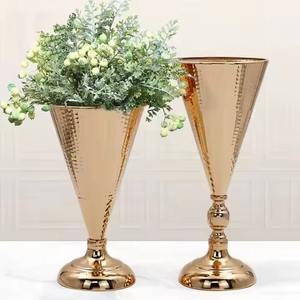 Vases à fleurs en métal modernes et luxueux pour la décoration florale - Product Image 1