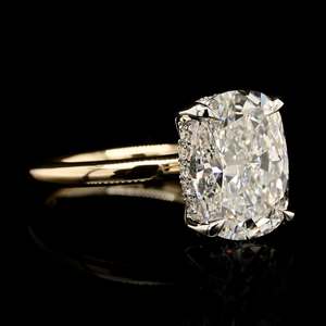 Fournisseur de bijoux de créateur VVS DIAM – Bague en or 14K 18K avec moissanite, taille coussin allongée, halo caché, griffes d'aigle, bagues tendance - Product Image 3