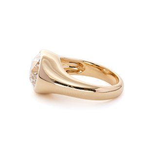 Bague solitaire en diamant de laboratoire taille brillant ronde de 3,5 ct avec sertissage style antique, en or jaune 14 carats, bande épaisse, cadeau de luxe - Product Image 4