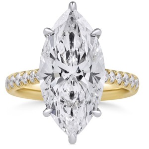 Bague de fiançailles et d'anniversaire en or jaune plaqué rhodium avec diamant taille marquise de 6,10 carats et pavé conique - Product Image 1
