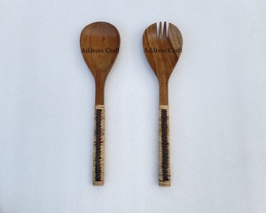 Set à salade dernier modèle Serveur à salade en bois avec manche en rotin tissé à la main Couverts en osier Cuillère Fourchette Ensemble Ustensiles de cuisine Outils à salade - Product Image 2