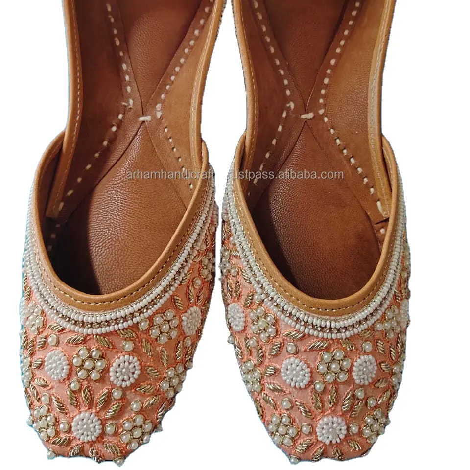 Embroidery juttis fashionable ladies shoe indian shoe