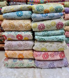 Saris et Robes Élégants en Tissu Jimichu Brodé, Mélange de Soie, Rayé, Non Tissé, Texture Lisse et Brillante, pour Mariages et Fêtes, pour Garçons - Product Image 1