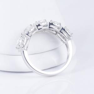 Bague de fiançailles en moissanite taille ovale très demandée, tendance, idéale pour les mariages, les anniversaires et les fêtes, disponible à prix export. - Product Image 3