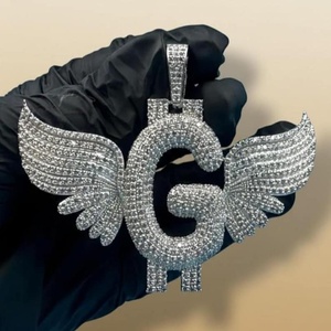 Colgante con forma de G alado de Plata de ley 925 bañado en rodio con Moissanita de corte brillante redondo, estilo Hip Hop, unisex - Product Image 5