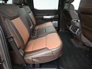 Produit phare : Ford F-450 Super Duty King Ranch Crew Cab 2023 d'occasion, parfaitement entretenu, conduite à gauche, 4x4, Euro III, prêt à rouler - Product Image 2