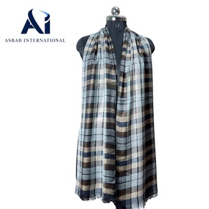 Écharpe en coton écossais à carreaux de qualité supérieure pour homme, châle léger tissé à la main de luxe, motif à blocs vintage, gingham d'automne - Product Image 2
