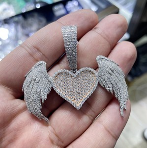 Colgante Corazón con Alas Chapado en Rodio Plata con Diamantes Moissanita VVS Iced Out, Amuleto Hip Hop Unisex, Regalo de Joyería Hip Hop - Product Image 3