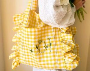 Sac fourre-tout en coton jaune à carreaux avec volants et broderies, style bohème estival, sac de shopping - Product Image 3