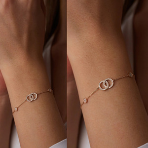 สร้อยข้อมือประดับเพชรทรงกลมแบบประสานกันสีโรสโกลด์ - Product Image 2