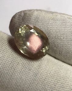 Piedra de sol de Oregón natural, corte ovalado, brillante y reluciente. - Product Image 3