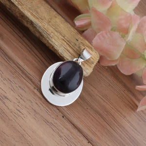 จี้พลอยโกเมนสีแดงธรรมชาติ เงินแท้ 925 ชุบแพลตตินัม ตัวเรือนแบบวินเทจ สร้อยคอพลอยประจำเดือนมกราคม แท้ - Product Image 1