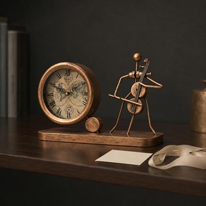 Horloge de bureau en laiton, mouvement mécanique, design circulaire, silencieuse, sans tic-tac, sonnerie horaire, style rustique - Product Image 1