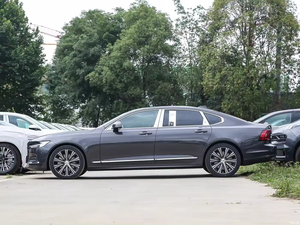 Auto de Lujo Híbrido S90 2024, Recargable, Asientos de Cuero, Volante a la Izquierda, Cámara Trasera, Faros de Xenón, Pantalla Táctil, Turbo Automático - Product Image 3