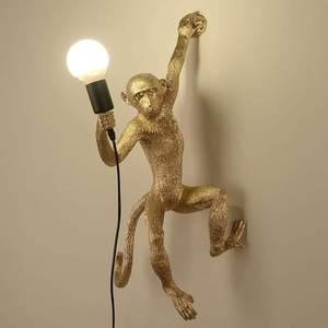 Lámpara de Pared con Forma de Mono, Acabado Multicolor, Escultura Contemporánea de Animal, Decoración Artística para Sala de Estar - Product Image 1