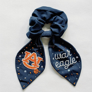Lazo para el pelo con cuentas y diseño de águila de guerra color castaño, scrunchie azul marino hecho a mano, lazo para el pelo para el día del partido, accesorio bordado para aficionados, espíritu universitario, satén 50 - Product Image 1