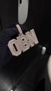 Colgante de Plata de Ley 925 con Letra Personalizada Iced Out, Diamante Moissanita VVS, Colgante de Lujo Estilo Hip Hop, Regalo para Hombres y Mujeres - Product Image 2