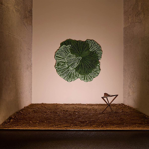 Tapis botanique à motifs de feuilles, tufté à la main, forme florale organique, vert et blanc, inspiré de la nature, tapis moderne pour salon - Product Image 4