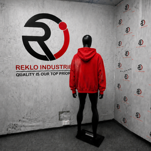 Sweat à capuche zippé rouge vieilli, surdimensionné, déchiré, clouté, effet éclaboussures de peinture, style grunge, streetwear, vintage, punk, à manches régulières - Product Image 4