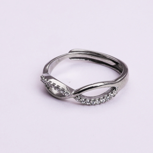 Bague réglable en argent sterling avec pierres CZ en forme d'infini taillées rondes, faite à la main, vente en gros, pour anniversaire, fête, usage quotidien, cadeau - Product Image 1