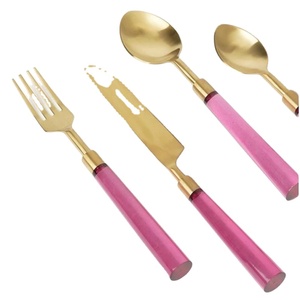 Juego de cubiertos de acero inoxidable Juego de cubiertos de oro con mango de resina de la mejor calidad disponible para compradores a granel a un precio confiable - Product Image 1