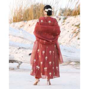 Ensemble de costume en mousseline de soie marron taille XS imprimé feuille d'arbre - Product Image 4