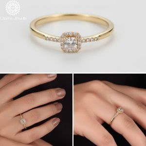 Bague de fiançailles classique pour femme en or massif 18 carats avec trois pierres de moissanite taille coussin et sertissage à griffes Charm Jewells - Product Image 2