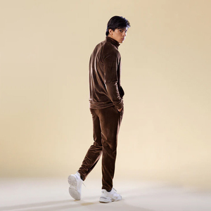 Conjunto de Chándal de Lujo de Invierno para Hombre de Terciopelo Suave, Chaqueta Premium con Cremallera y Pantalones Jogger Estampados, Logotipo Personalizado OEM Privado - Product Image 2