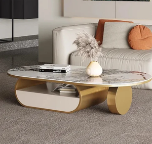 Table basse ovale en marbre avec étagère de rangement ouverte intégrée, encadrée de supports en laiton courbé et de pieds cylindriques. - Product Image 1