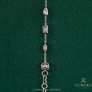 Bracelet en diamants raffinés de formes multiples avec diamants de laboratoire émeraude, marquise et poire, plaqué or, design minimaliste pour femme - Product Image 2
