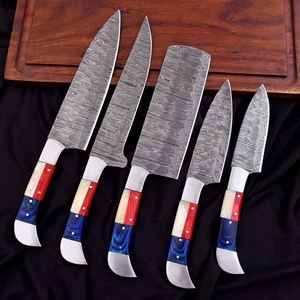 Ensemble de couteaux de chef en acier Damas 5 pièces avec manche drapeau américain, ensemble de couteaux de cuisine avec sac en cuir, couverts faits à la main, vente en gros - Product Image 3