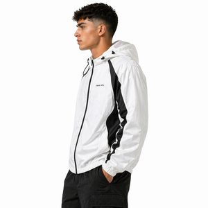 เสื้อแจ็คเก็ตวินด์เบรกเกอร์แบบมีฮู้ดสำหรับผู้ชาย น้ำหนักเบา ซิปหน้า แต่งผ้าตัดต่อ สไตล์สตรีทแวร์ รับผลิตตามแบบ (OEM) ขายส่ง B2B เสื้อแจ็คเก็ตผู้ชาย สหรัฐอเมริกา - Product Image 3