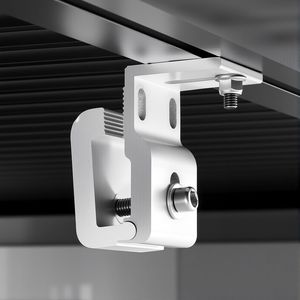 Copertura Rigida Retrattile per Dodge Ram 1500 Crew 5.7 ft 2021-2024 con Tubo di Drenaggio Integrato e Facile Funzionamento a Rullo - Product Image 3