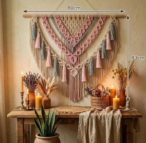 Décoration murale en macramé surdimensionnée et tendance aux couleurs vibrantes pour la décoration intérieure, les intérieurs élégants et les cadeaux, fabriquée en Inde. - Product Image 6