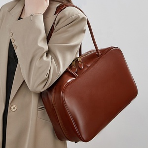 Sac carré à bandoulière en cuir véritable pour femme - Product Image 5