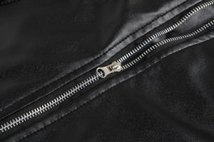 เสื้อแจ็คเก็ตหนังสำหรับขี่มอเตอร์ไซค์ผู้ชายทรงสลิมฟิต ซิปเฉียง รุ่นสปริง/ออทั่ม  แจ็คเก็ตหนัง PU สำหรับผู้ชาย - Product Image 4