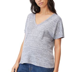 T-shirt pour homme à coupe classique, logo brodé personnalisé sur le devant, col en V court élégant, manches courtes, tissu tricoté respirant, formel - Product Image 2