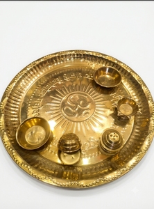 Ensemble de thali de prière en acier inoxydable, plateau circulaire, finition émail dur, motif Om en relief, petits bols, thème moderne, rituels religieux - Product Image 3
