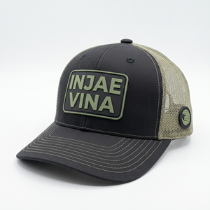 Gorra Trucker Táctica Personalizada con Parche de Goma PVC 3D, Logotipo, Malla Negra y Verde Oliva, 6 Paneles, Estructurada, Visera Curva, Cierre a Presión - Product Image 1