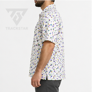 Polo pour homme Trackstar, blanc, imprimé géométrique multicolore, manches courtes, col boutonné, chemise de golf, logo personnalisé - Product Image 3