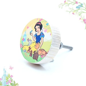 Nouvelle Arrivée Poignées de Tiroir pour Enfants en Bois de Pin Multicolore Design Contemporain, Poignées Durables pour Commodes et Armoires Motif Forêt Blanche Neige - Product Image 4