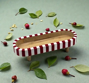 Bandeja de servir de madera Rustiv con diseño de rayas de resina, personalizada para vajilla, regalo de Ramadán y Navidad al mejor precio. - Product Image 1