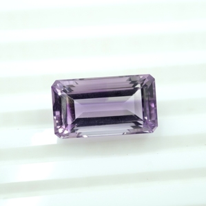 พลอยอเมทิสต์ธรรมชาติทรงแปดเหลี่ยม น้ำหนัก 8.90 กะรัต แบบเม็ดเดี่ยว - Product Image 2