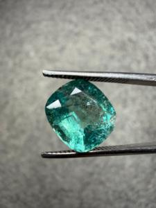 Pierre précieuse naturelle émeraude taille coussin 4,08 carats, vert, pour la fabrication de bijoux fins, vente en gros, Jai Narayan Gems pour bague - Product Image 1