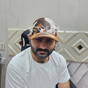 Gorra de Béisbol de Cuero Vacuno con Pelo de Primera Calidad - Product Image 1