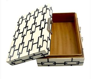 Caja de joyería de resina de diseño de lujo, hecha a mano, elegante, con patrón único, estuche de almacenamiento para anillos, pendientes y joyas. - Product Image 2