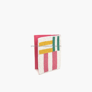 Nueva Funda de Pasaporte de Piel Sintética con Cuentas, Porta Tarjetas Bordado, Hecho a Mano con Lentejuelas, Perlas y Cuentas de Semillas, Botón Personalizado - Product Image 1