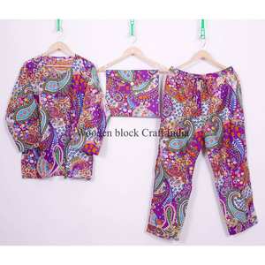 Ensemble de pyjama en coton indien pour femme, imprimé floral violet vif, avec fermeture boutonnée, idéal pour la plage et la détente, ensemble de nuit, ensemble de pyjama à col. - Product Image 1