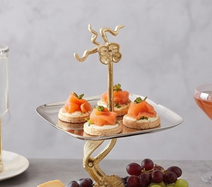 Soporte de Pastel de Cerámica de 2 Niveles, Rectangular, Diseño Floral Dorado Hecho a Mano, Bandeja Elegante para Servir en Restaurantes y Eventos de Boda - Product Image 5